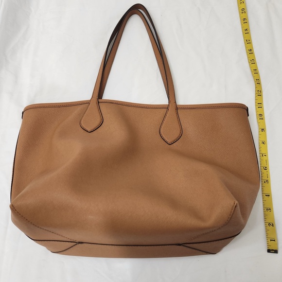 Michael Kors Saige Med Reversible Tote and Zip Clutch - Picture 6 of 10